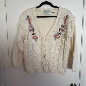 Emerald Isle VTG Women's Cream Sweater with Floral Embroidery Medium